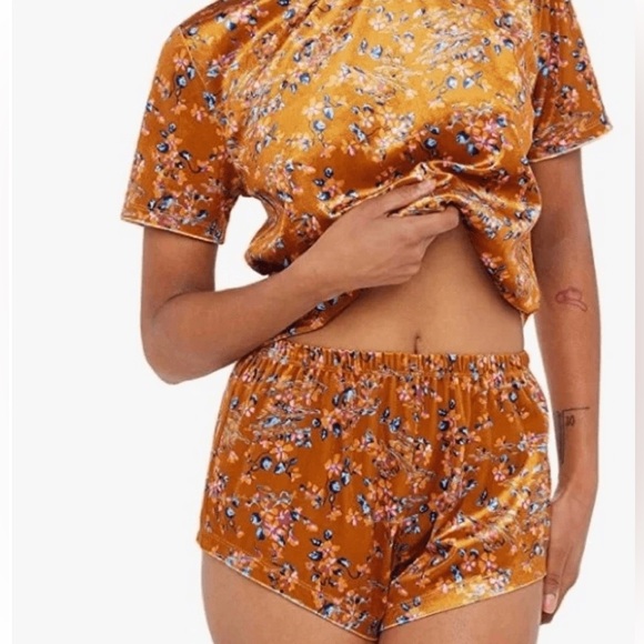 Savage X Fenty Psychedelic Velvet Sleep Set in Floral Brown & Multi & Orange - Picture 1 of 9